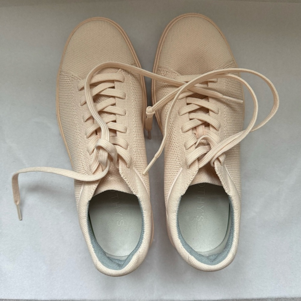 RS02 Rothy’s sneaker in light pink- never worn